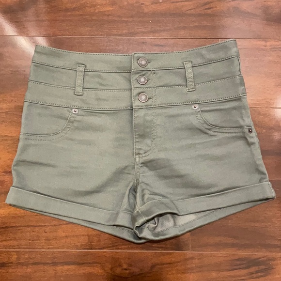 High Waisted Green Shorts - size 6 - Picture 1 of 4